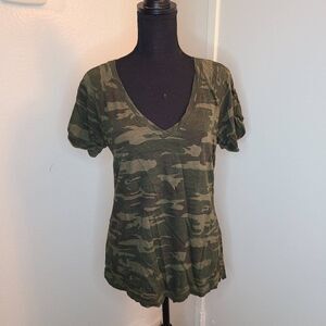 sanctuary v neck camo top small